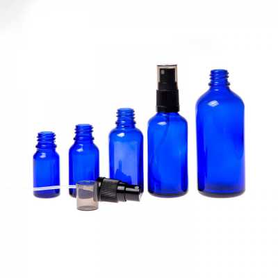 Sklenená fľaška, modrá, čierny rozprašovač, dymový vrch, 15 ml