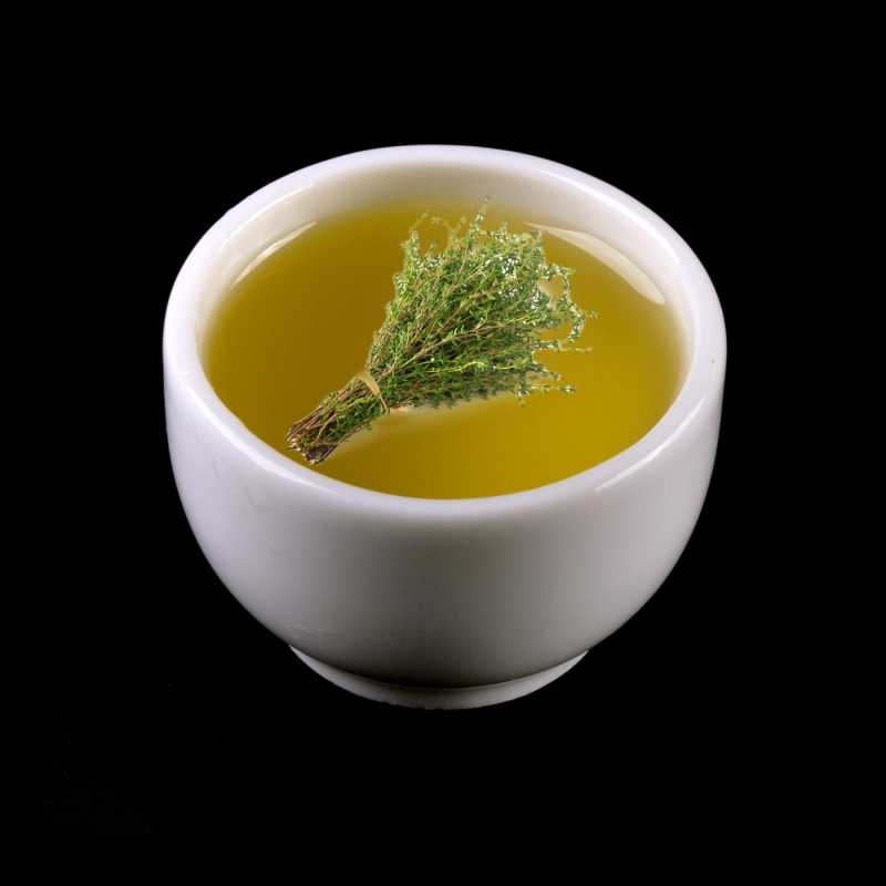 Esenciálny olej z červeného tymiánu je silnejší ako ostatné tymianové oleje. Tymián je trváca aromatická bylina s drobnými zelenošedými listami a 