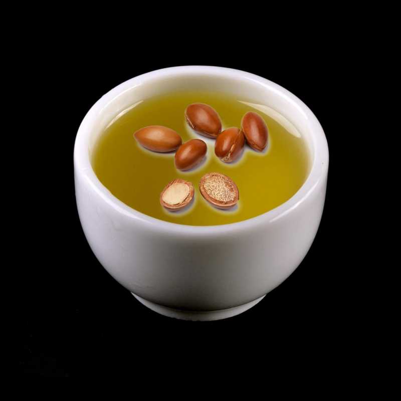 Arganový olej pochádza priamo z južného Maroka, mekky arganu. Ponúkame ho v unikátnej kvalite tzv. triple extra virgin grade. Je filtrovaný aktívnym uhl