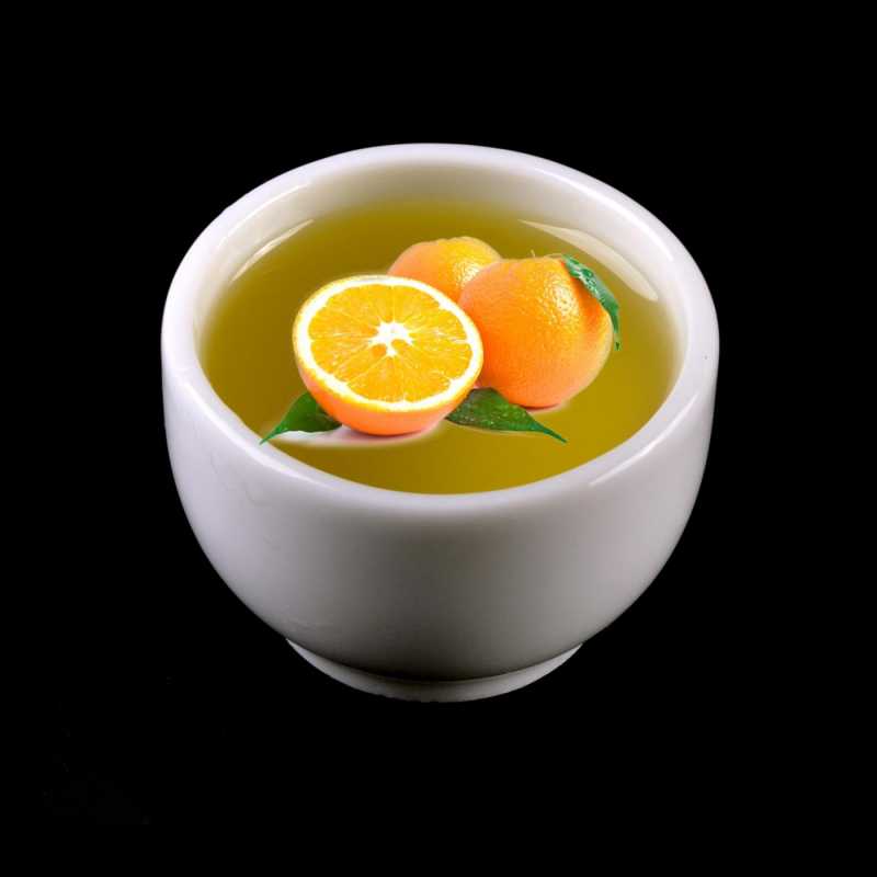 Esenciálny olej klementínka sa získava lisovaním za studena z kôry ovocia. Má príjemnú citrusovú, exotickú a sladkú arómu.
K všeobecným zdravotn