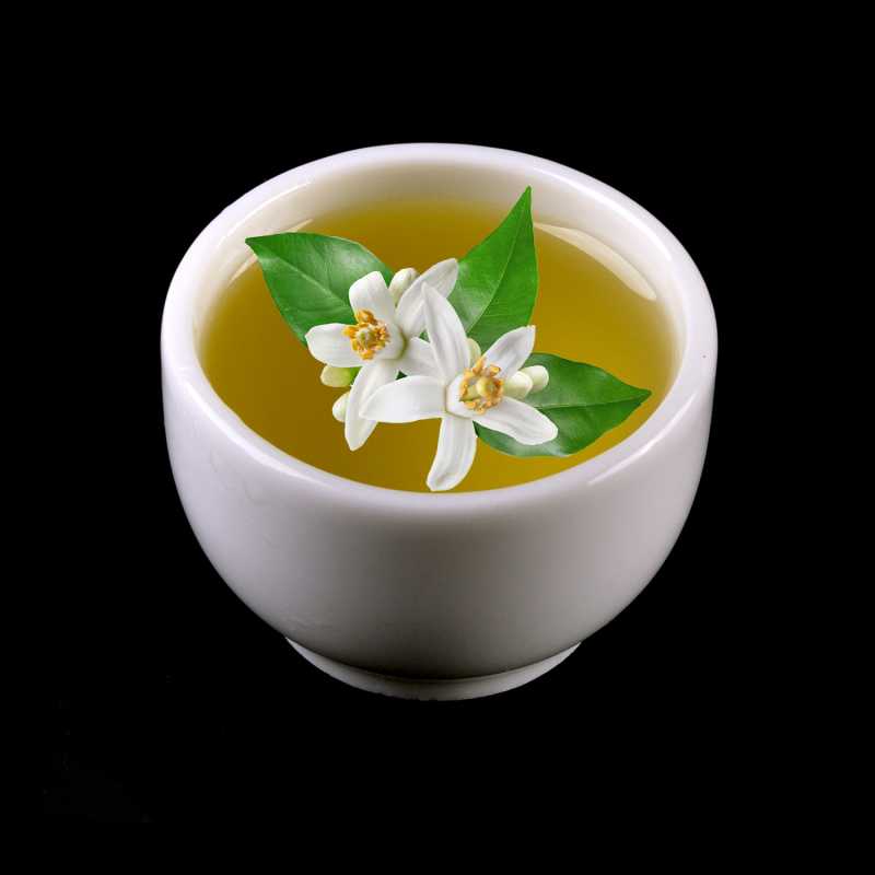 Neroli – pod týmto netypickým názvom sa skrýva svieži esenciálny olej z kvetov pomarančovníka (Citrus aurantium). Esenciálny olej Neroli nachádza u