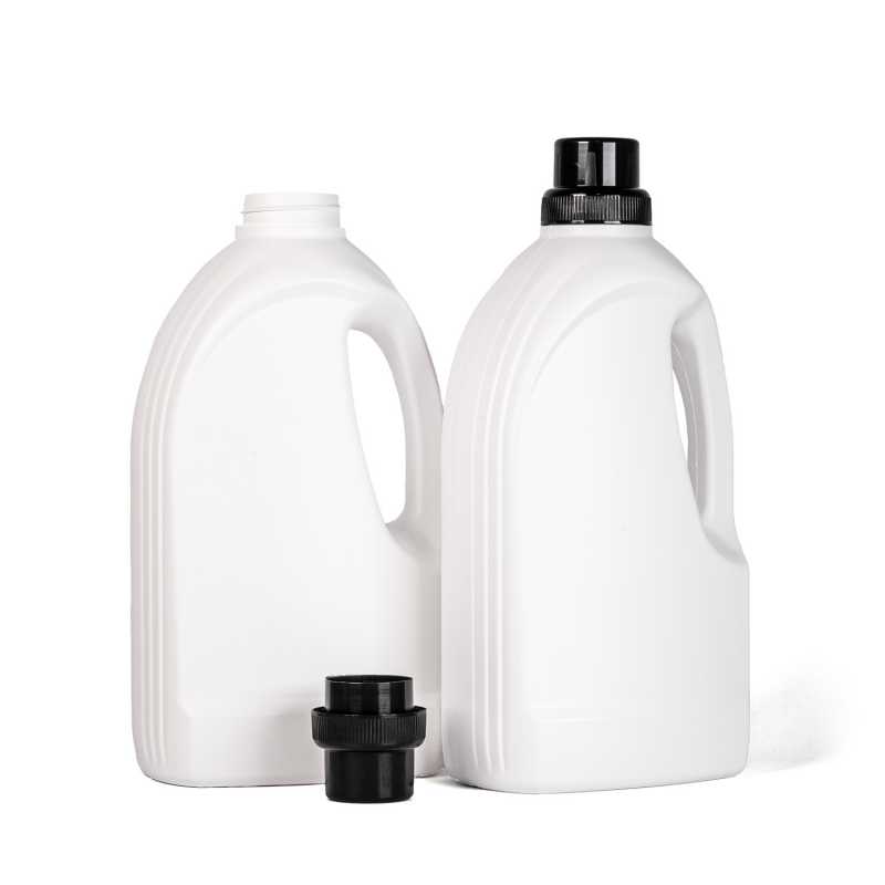 Plastová fľaša na aviváž, biela, čierny vrch, 1,5 l