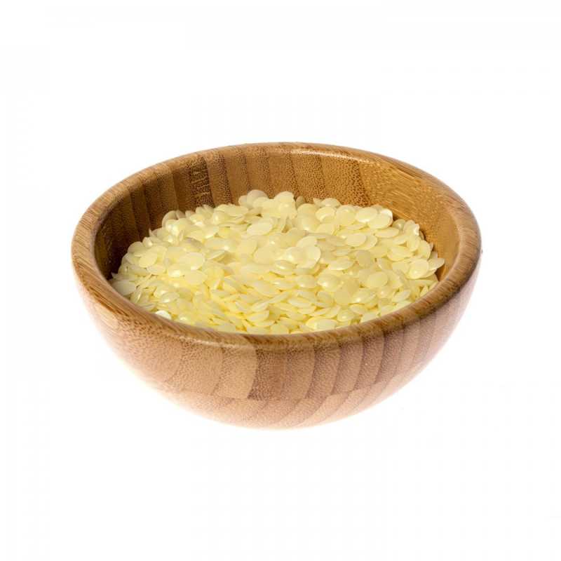 Ryžový vosk sa získava z ryžových otrúb.
Predáva sa vo forme vločiek alebo guličiek a je takmer bez vône. Je teda rastlinnou, vegánskou náhradou v