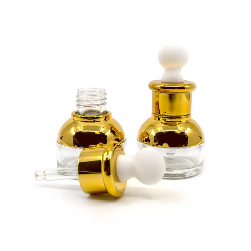 Luxusná sklenená fľaška z hrubého skla s vrchnákom zlatej farby a kvapátkom, vhodná na oleje, esenciálne oleje a tekuté séra.Objem: 20 mlVýška: 8,2