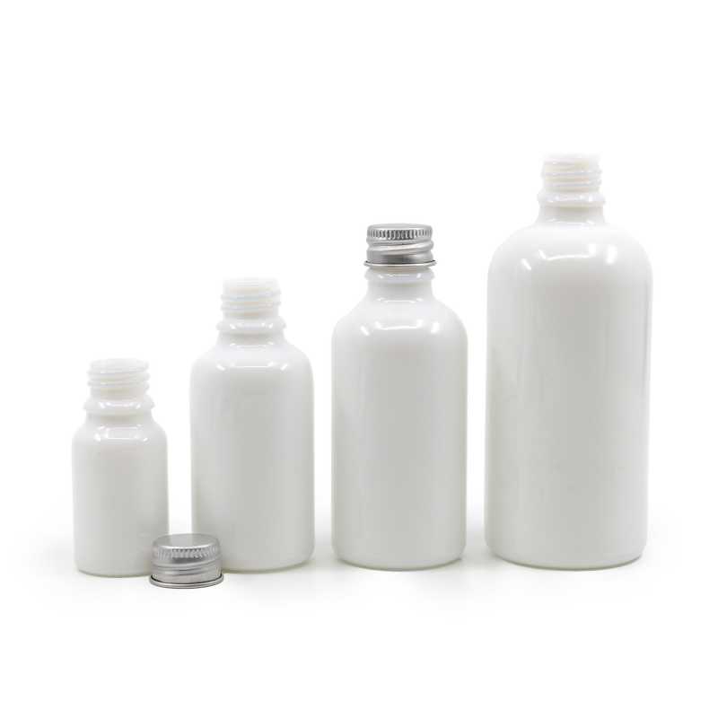 Sklenená biela fľaška, tzv. liekovka, je vyrobená z hrubého skla. Slúži na uchovávanie tekutín.Objem: 100 mlVýška fľašky: 112 mmPriemer fľašky: 4
