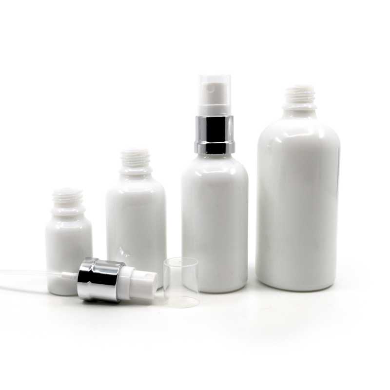 Sklenená biela fľaška, tzv. liekovka, je vyrobená z hrubého skla. Slúži na uchovávanie tekutín.Objem: 100 mlVýška fľašky: 112 mmPriemer fľašky: 4