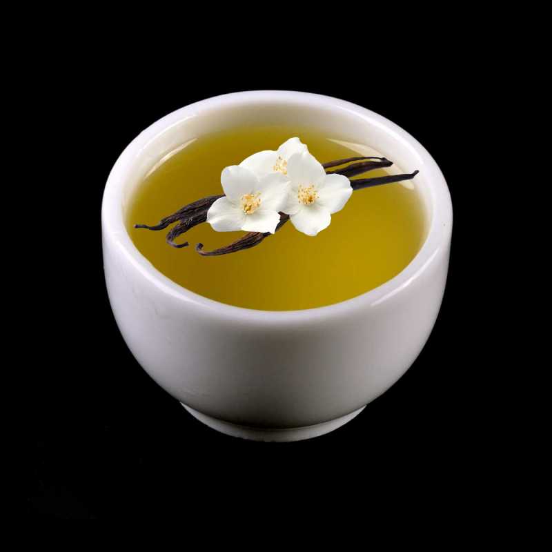 Nezameniteľná vôňa čerstvej vanilky snúbiaca sa s vrchnými tónmi čerešňového kvetu, zospodu doplnenými o pižmo. Hĺbku a charakter vône vytvára 