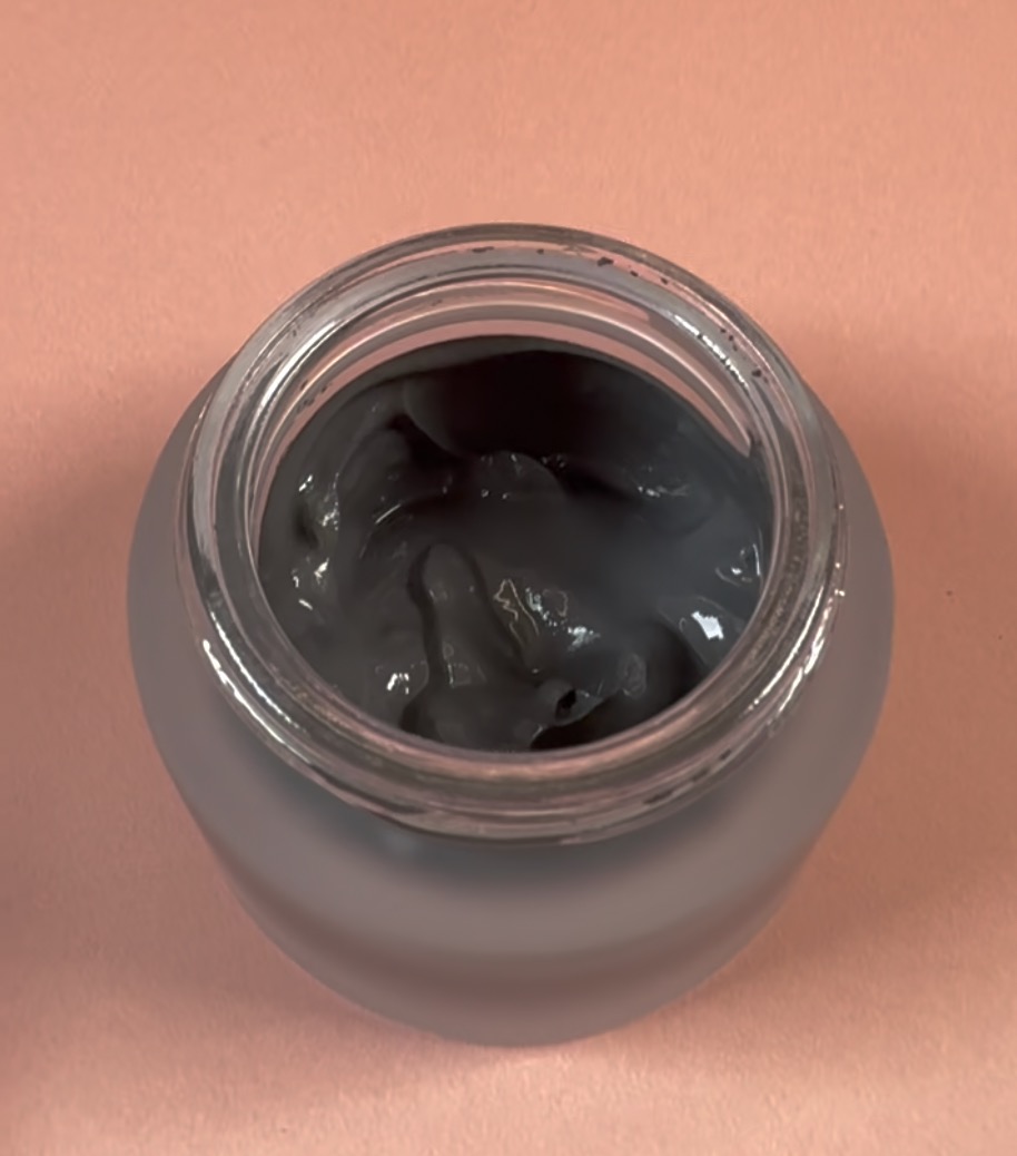 Detail ílovej masky na tvár