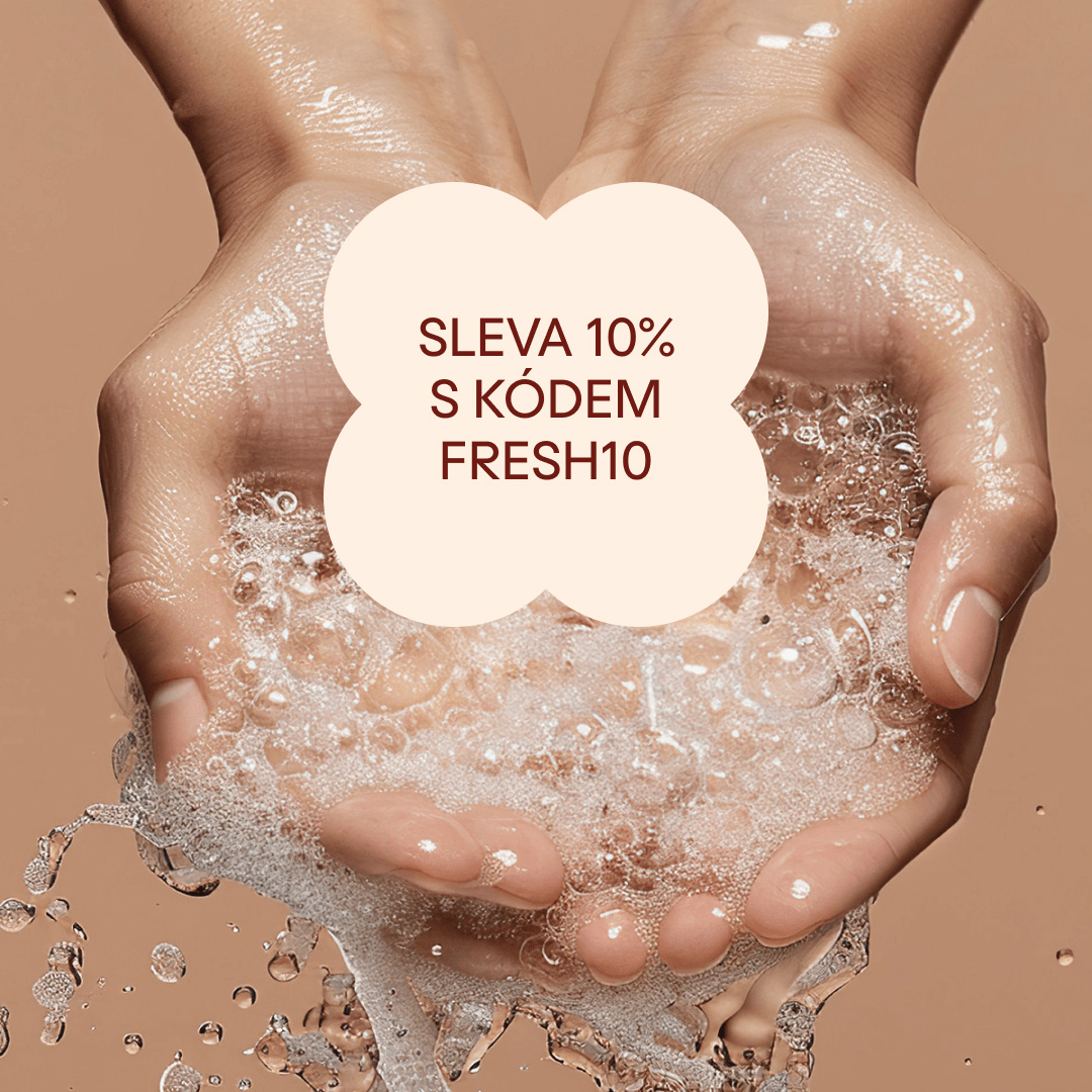 Júlová zľava v Handymade s rukami plnými spenenej vody a oznamom o zľave 10% na všetko.